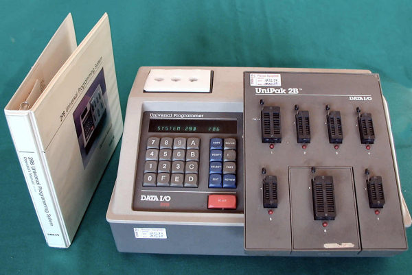 Data I/O Typ 29B Universal Programmer
